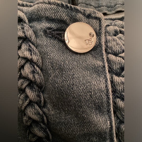 DG2 by Diane Gilman Classic Stretch Frayed Denim Jacket (L)* - Picture 5 of 11